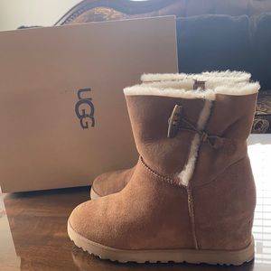 Ugg Classic Femme Toggle Wedge Boot
